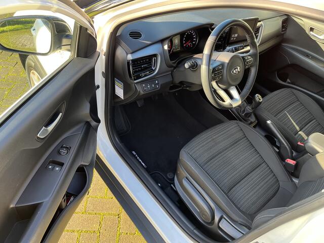 KIA Stonic 1.0 T-GDi MHEV DynamicLine | CRUISE CONTROL | NAVIGATIE | CARPLAY | CAMERA | TREKHAAK