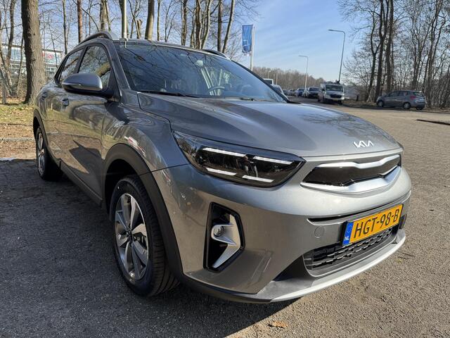KIA Stonic 1.0 T-GDi MHEV DynamicPlusLine Automaat | Navigatie | Achteruitrijcamera | Cruise controle | Stuurverwarming en stoelverwarming | Keyless Entry