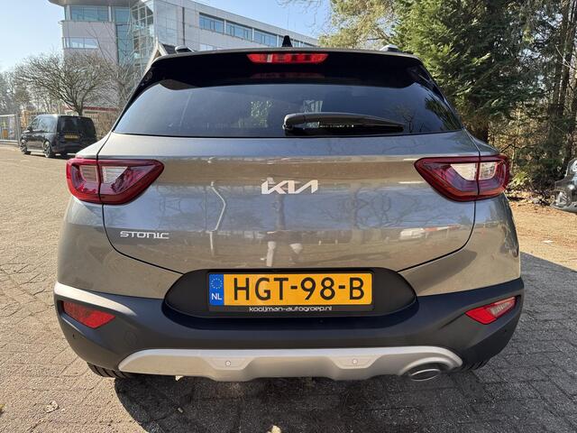 KIA Stonic 1.0 T-GDi MHEV DynamicPlusLine Automaat | Navigatie | Achteruitrijcamera | Cruise controle | Stuurverwarming en stoelverwarming | Keyless Entry