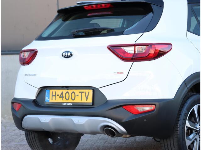 KIA Stonic 1.0 120PK T-GDi DynamicLine | Navigatie | Camera | Parkeersensoren Achter | LED Dagrijverlichting | Climate Control | Cruise Control | 17" Lichtmetalen Velgen | Apple Carplay/Android Auto |