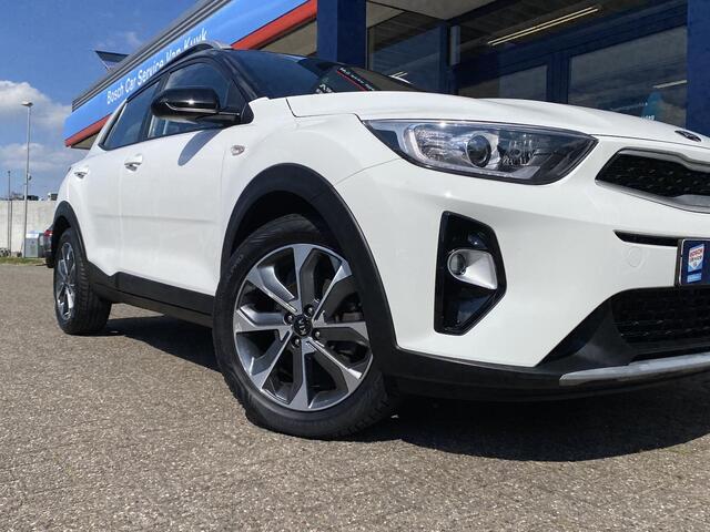 KIA Stonic 1.0 T-GDi DynamicLine / 100 Pk / NL-Auto / Apple-Carplay & Aindrod-Auto / DAB / Radio-Bluetooth / Navi / Camera / Airco / Cruise-Control / ELKTR-Pakket / PDC Achter / LMV 17' / All-Season / ENZ.