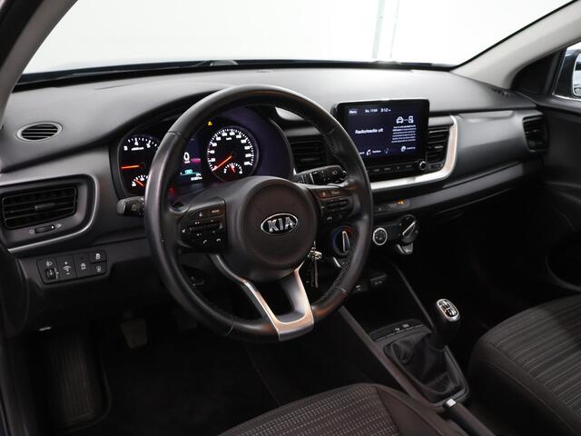 KIA Stonic 1.0 T-GDi MHEV DynamicLine | Trekhaak | Parkeercamera | Apple Carplay/Android Auto | Climate Control | Cruise Control | Navigatie via Carplay |
