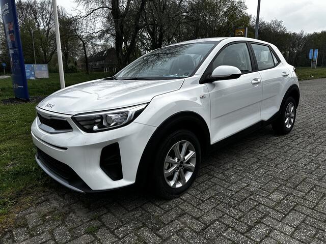 KIA Stonic 1.2 MPi Edition7 + Emotion pakket Stoel-Stuurverw. unieke km. stand! Beschikbaar in de kleuren wit & antraciet.