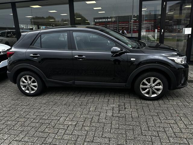 KIA Stonic 1.2 MPi Edition7 + Emotion pakket Stoel-Stuurverw. unieke km. stand! Beschikbaar in de kleuren wit & antraciet.