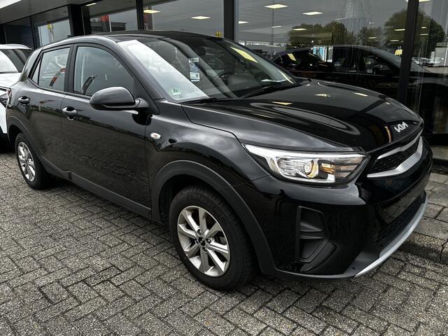 KIA Stonic 1.2 MPi Edition7 + Emotion pakket Stoel-Stuurverw. unieke km. stand! Beschikbaar in de kleuren wit & antraciet.