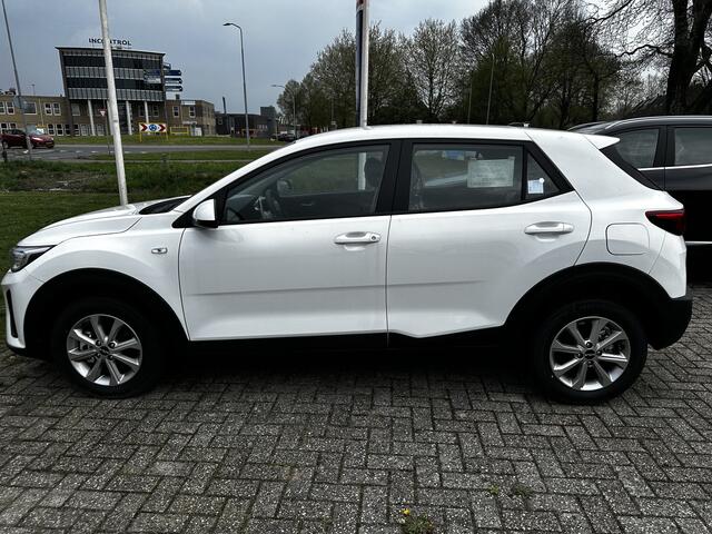KIA Stonic 1.2 MPi Edition7 + Emotion pakket Stoel-Stuurverw. unieke km. stand! Beschikbaar in de kleuren wit & antraciet.