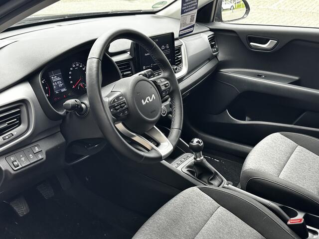 KIA Stonic 1.2 MPi Edition7 + Emotion pakket Stoel-Stuurverw. unieke km. stand! Beschikbaar in de kleuren wit & antraciet.