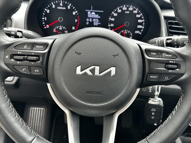 KIA Stonic 1.2 MPi Edition7 + Emotion pakket Stoel-Stuurverw. unieke km. stand! Beschikbaar in de kleuren wit & antraciet.
