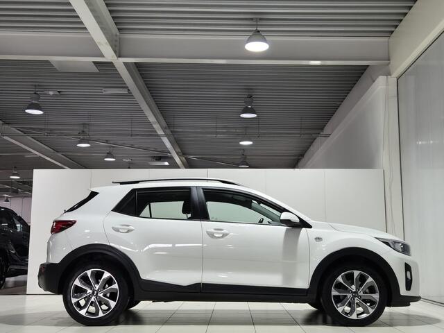 KIA Stonic 1.0 T-GDi DynamicLine met Trekhaak, Apple Carplay/Android Auto, Navigatie, achteruitrijcamera.