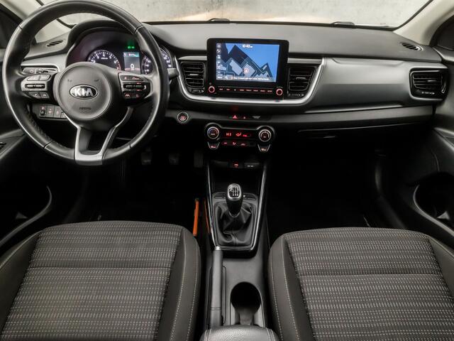 KIA Stonic 1.0 T-GDi MHEV DynamicPlusLine (APPLE CARPLAY, GROOT NAVI, CLIMATE, ADAPTIVE CRUISE, SPORTSTOELEN, KEYLESS, CAMERA, GETINT GLAS, LM VELGEN, NIEUWSTAAT)
