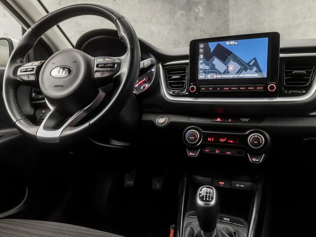KIA Stonic 1.0 T-GDi MHEV DynamicPlusLine (APPLE CARPLAY, GROOT NAVI, CLIMATE, ADAPTIVE CRUISE, SPORTSTOELEN, KEYLESS, CAMERA, GETINT GLAS, LM VELGEN, NIEUWSTAAT)