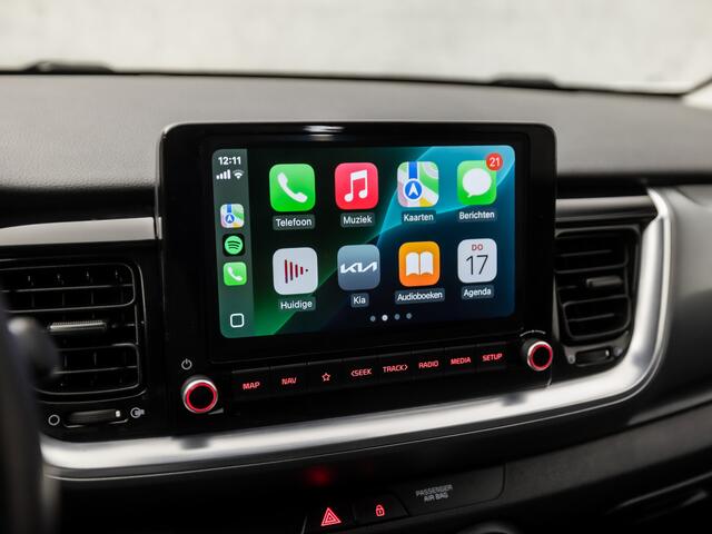 KIA Stonic 1.0 T-GDi MHEV DynamicPlusLine (APPLE CARPLAY, GROOT NAVI, CLIMATE, ADAPTIVE CRUISE, SPORTSTOELEN, KEYLESS, CAMERA, GETINT GLAS, LM VELGEN, NIEUWSTAAT)