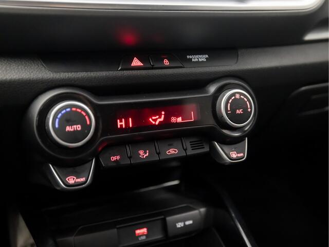 KIA Stonic 1.0 T-GDi MHEV DynamicPlusLine (APPLE CARPLAY, GROOT NAVI, CLIMATE, ADAPTIVE CRUISE, SPORTSTOELEN, KEYLESS, CAMERA, GETINT GLAS, LM VELGEN, NIEUWSTAAT)