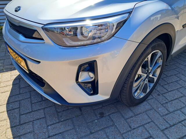 KIA Stonic 1.0 T-GDi DynamicLine met 25.885 km!!! | Clima | Cruise | Camera | LM Velgen | Ndl auto | Trekhaak | Navigatie | Keyless | RIJKLAARPRIJS INCL 12 MAANDEN GARANTIE EN BEURT