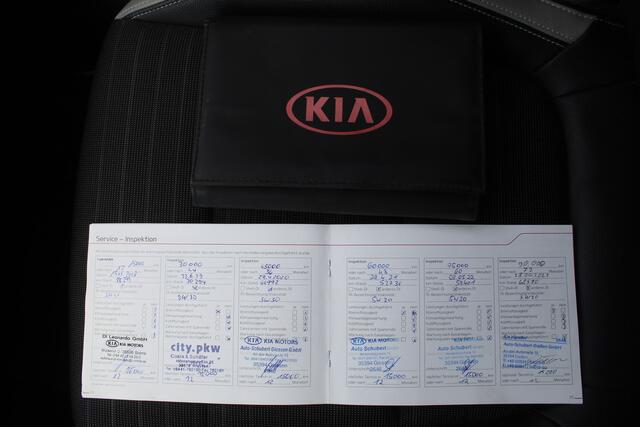 KIA Stonic 1.0 T-GDi DynamicLine Navigatie/Climate control/Cruise control/Achteruitrijcamera/Apple carplay/Stoelverwarming/Stuurverwarming/Parkeersensoren/Lane assist/DAB/17'' Lichtmetalen velgen.