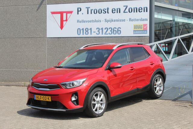 KIA Stonic 1.0 T-GDi DynamicLine Navigatie/Climate control/Cruise control/Achteruitrijcamera/Apple carplay/Stoelverwarming/Stuurverwarming/Parkeersensoren/Lane assist/DAB/17'' Lichtmetalen velgen.