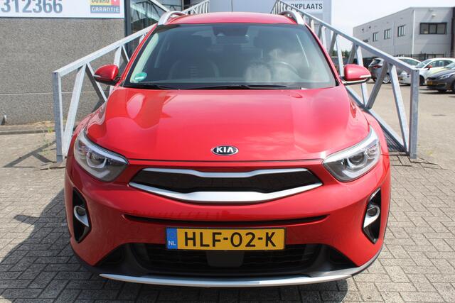 KIA Stonic 1.0 T-GDi DynamicLine Navigatie/Climate control/Cruise control/Achteruitrijcamera/Apple carplay/Stoelverwarming/Stuurverwarming/Parkeersensoren/Lane assist/DAB/17'' Lichtmetalen velgen.