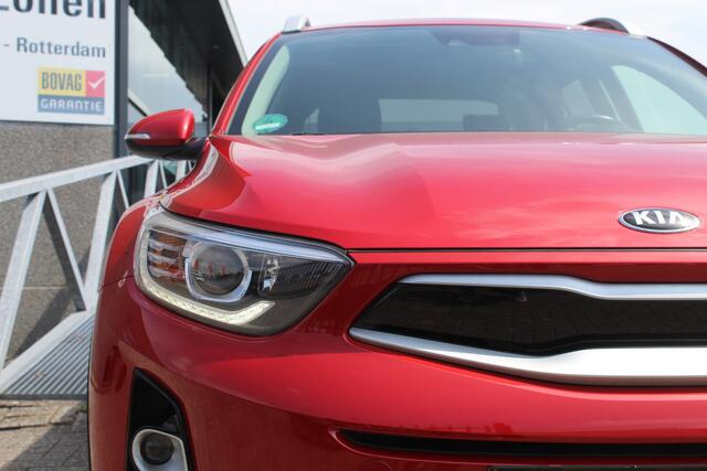 KIA Stonic 1.0 T-GDi DynamicLine Navigatie/Climate control/Cruise control/Achteruitrijcamera/Apple carplay/Stoelverwarming/Stuurverwarming/Parkeersensoren/Lane assist/DAB/17'' Lichtmetalen velgen.