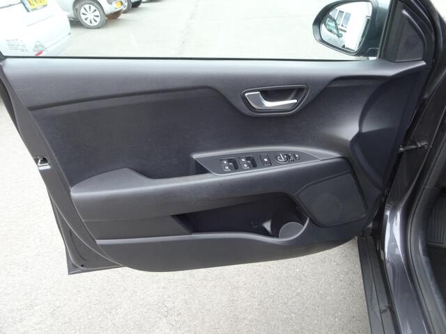 KIA Stonic 1.0 T-GDi DynamicPlusLine Automatische airco, licht metalen velgen, navigatie, achteruitrijcamera, parkeersensoren, cruise controle, enz.