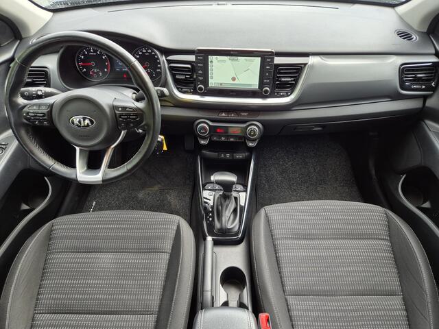 KIA Stonic 1.0 T-GDi DynamicPlusLine Automaat Trekhaak vast / Trekgewicht 1110 kg / Stuur- en Stoelverwarming / Apple Carplay Android Auto / Cruise control / Achteruitrijcamera / Climate control /