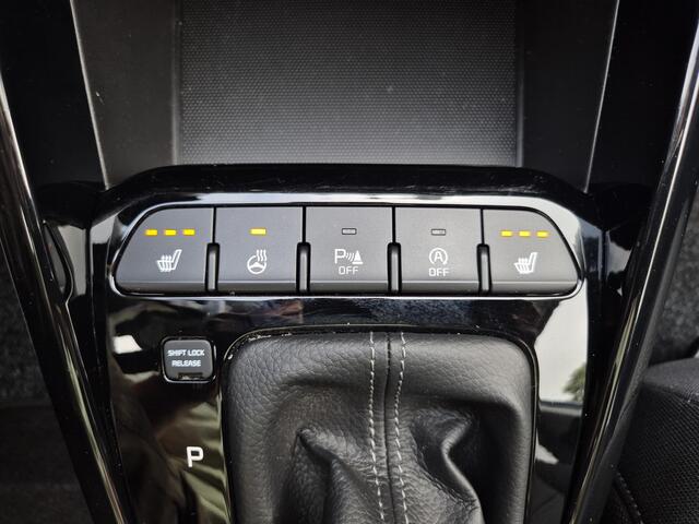 KIA Stonic 1.0 T-GDi DynamicPlusLine Automaat Trekhaak vast / Trekgewicht 1110 kg / Stuur- en Stoelverwarming / Apple Carplay Android Auto / Cruise control / Achteruitrijcamera / Climate control /