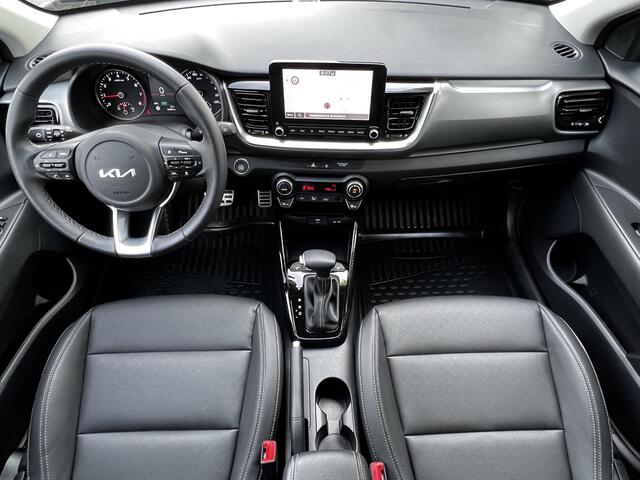 KIA Stonic 1.0 T-GDi MHEV ExecutiveLine Automaat / 7 jaar Fabrieksgarantie / Dealer onderhouden / Leder / Schuifdak / Stuur- en stoelverwarming / Adapt. CC / All Season banden 17" LM wielen /
