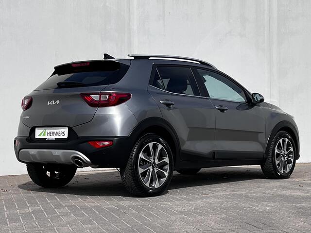 KIA Stonic 1.0 T-GDi MHEV ExecutiveLine Automaat / 7 jaar Fabrieksgarantie / Dealer onderhouden / Leder / Schuifdak / Stuur- en stoelverwarming / Adapt. CC / All Season banden 17" LM wielen /