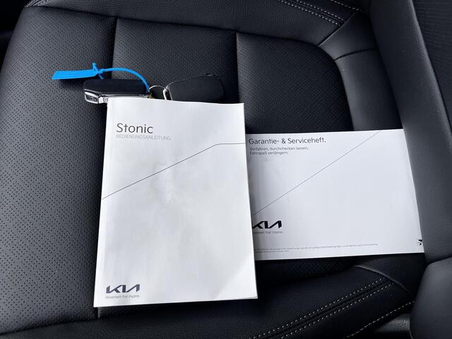 KIA Stonic 1.0 T-GDi MHEV ExecutiveLine Automaat / 7 jaar Fabrieksgarantie / Dealer onderhouden / Leder / Schuifdak / Stuur- en stoelverwarming / Adapt. CC / All Season banden 17" LM wielen /