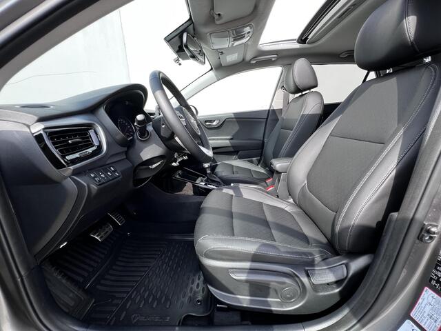 KIA Stonic 1.0 T-GDi MHEV ExecutiveLine Automaat / 7 jaar Fabrieksgarantie / Dealer onderhouden / Leder / Schuifdak / Stuur- en stoelverwarming / Adapt. CC / All Season banden 17" LM wielen /
