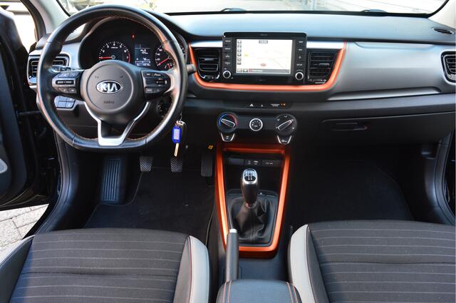 KIA Stonic 1.0 T-GDi Sports Edition O.a: 1/2 leder, Navi , Cruise, Dab, 17 Inch L.m., Camera, Carplay, Etc.. Rijklaar! All-in prijs.