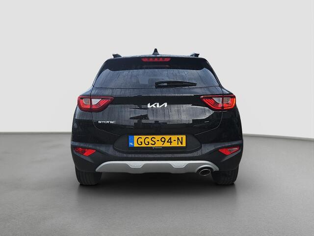 KIA Stonic 1.0 T-GDi MHEV DynamicPlusLine Automaat | Camera | LMV | Cruise | Navi | LED | Stoel- en Stuurverwarming | Privacy Glass | Apple Carplay & Android Auto |