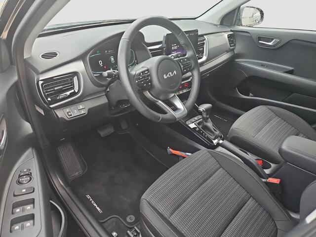 KIA Stonic 1.0 T-GDi MHEV DynamicPlusLine Automaat | Camera | LMV | Cruise | Navi | LED | Stoel- en Stuurverwarming | Privacy Glass | Apple Carplay & Android Auto |