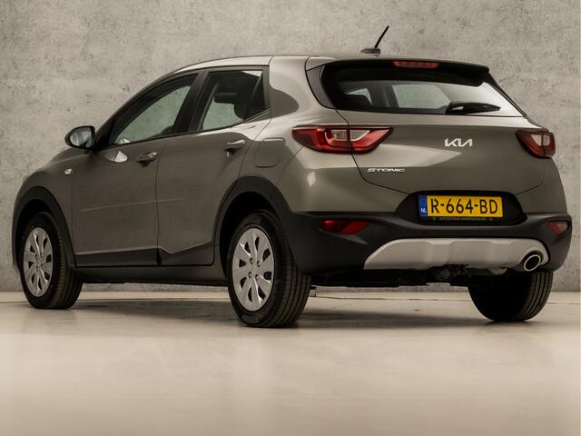 KIA Stonic 1.0 T-GDi MHEV ComfortLine (APPLE CARPLAY, GROOT NAVI, ADAPTIVE CRUISE, TREKHAAK, PARKEERSENSOREN, SPORTSTOELEN, LANE ASSIST, NIEUWE APK, NIEUWSTAAT)