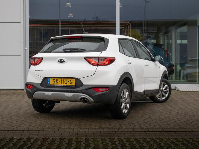 KIA Stonic 1.2 MPi ComfortPlusLine Navigator | Nederlandse dealer onderhouden auto | Navigatie | Achteruitrijcamera | Airco |
