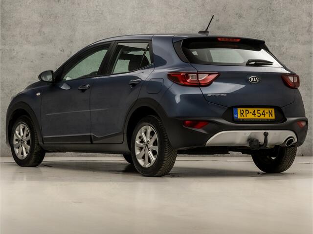 KIA Stonic 1.2 Sport (APPLE CARPLAY, NAVIGATIE, CAMERA, PARKEERSENSOREN, SPORTSTOELEN, CRUISE, LM VELGEN, TREKHAAK, NIEUWSTAAT)