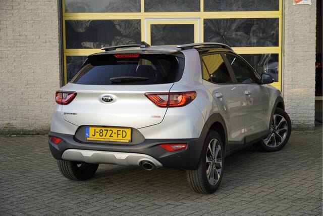 KIA Stonic 1.0 T-GDi DynamicPlusLine BJ2020 Lmv 17" | Led | Pdc | Navi | Keyless entry | Achteruitrijcamera | App-Connect | Climate control | Cruise control | Extra getint glas | Zwart dak