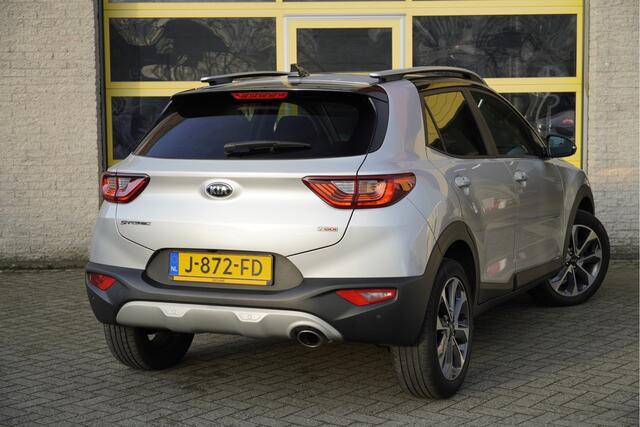 KIA Stonic 1.0 T-GDi DynamicPlusLine BJ2020 Lmv 17" | Led | Pdc | Navi | Keyless entry | Achteruitrijcamera | App-Connect | Climate control | Cruise control | Extra getint glas | Zwart dak