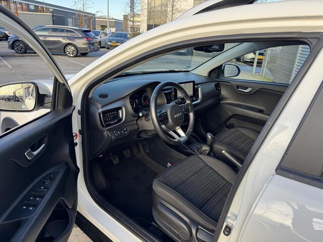 KIA Stonic 1.0 T-GDi MHEV DynamicPlusLine Trekhaak | All season banden | Privacyglass | Keyless | Clima | Navi