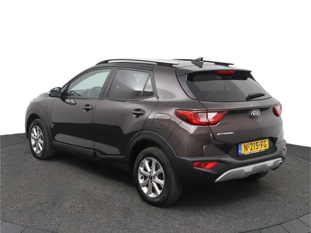 KIA Stonic 1.2 MPi EconomyLine - Climate Control - Stoel/-stuurverwarming - Navigatie- Parkeersensoren achter - Camera - 12 maanden Bovag garantie
