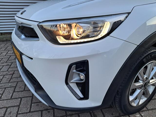 KIA Stonic 1.0 T-GDi MHEV DynamicLine Hybride met 31.857 km!!! | 1e Eigenaar | Ndl auto | Unieke km stand | Clima | Navigatie | Trekhaak | RIJKLAARPRIJS INCL 12 MAANDEN GARANTIE EN BEURT