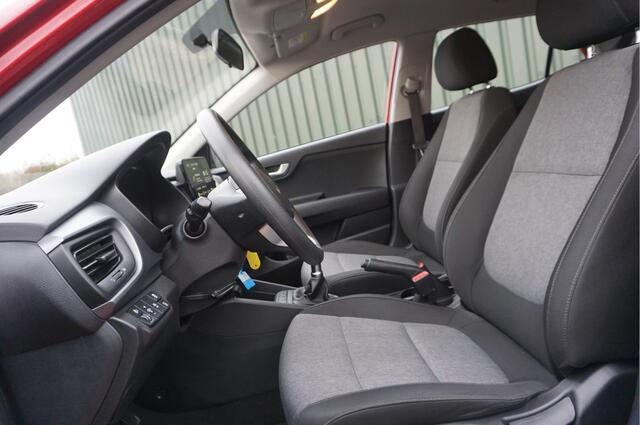 KIA Stonic 1.2 MPi ComfortLine + Carplay/ Airco/ PDC/ Garantie!