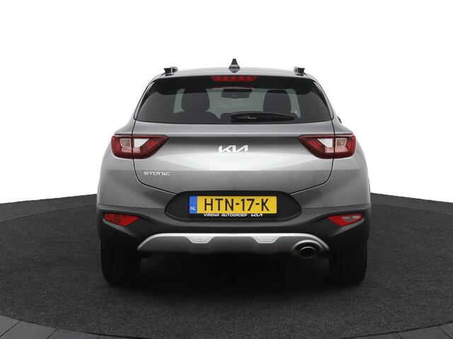 KIA Stonic 1.0 T-GDi MHEV DynamicPlusLine Automaat - Stoel / Stuurwielverwarming - Parkeersensoren - Navigatie - Airco - Cruise Control - Fabrieksgarantie tot 06-2032