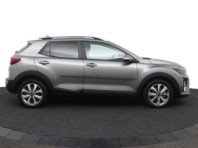 KIA Stonic 1.0 T-GDi MHEV DynamicPlusLine Automaat - Stoel / Stuurwielverwarming - Parkeersensoren - Navigatie - Airco - Cruise Control - Fabrieksgarantie tot 06-2032
