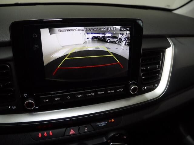 KIA Stonic 1.0 T-GDi MHEV ComfortLine | Achteruitrijcamera | Parkeersensoren achter | Navigatiesysteem | Cruise control | Actieve rijbaanassistentie |