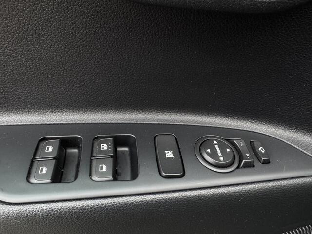 KIA Stonic 1.0 T-GDi 100pk DynamicLine Navi Camera Carplay DAB Led 17" Pdc