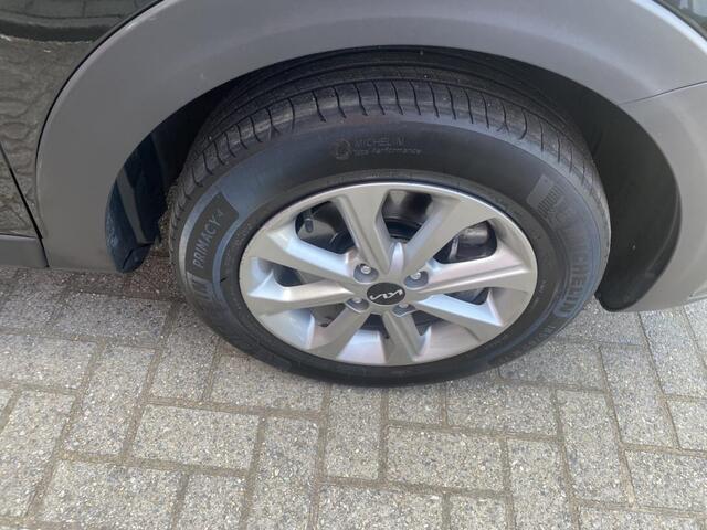KIA Stonic 1.0 T-GDi MHEV DynamicLine Navigatie + Camera // Climate // Cruise Control Info Roel : 0492-588951