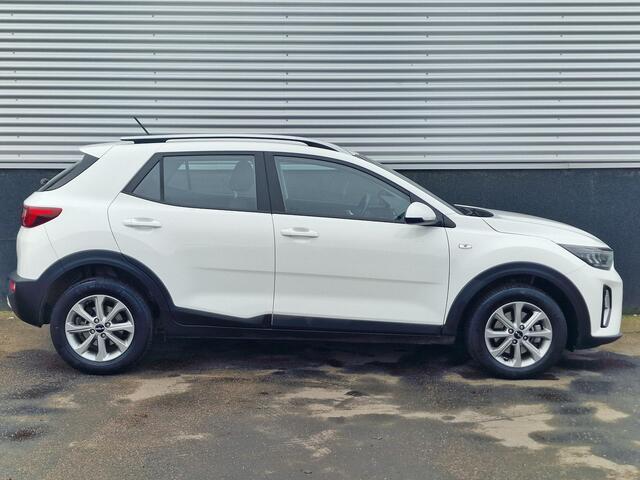 KIA Stonic 1.0 T-GDi MHEV DynamicLine Nieuw geleverd, Dealeronderhouden, 1e eign. Apple Carplay en/of Android auto Navigatie, Achteruitrijcamera