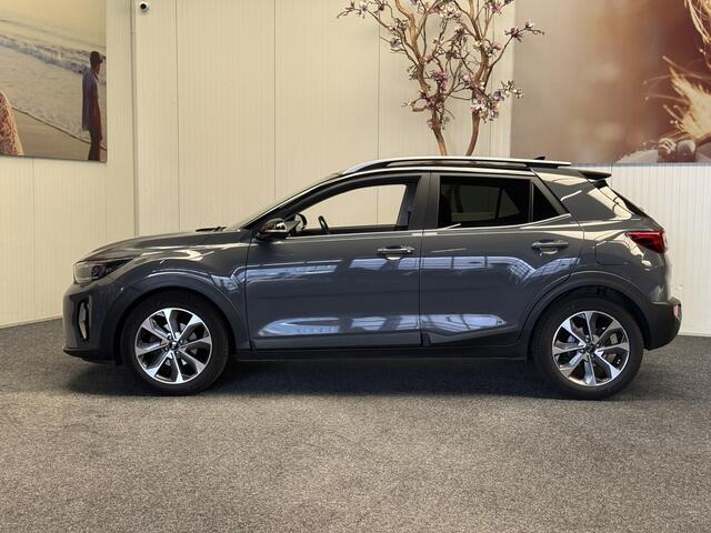 KIA Stonic 1.0 T-GDi MHEV DYNAMIC PLUS LINE NAVIGATIE ADAPTIVE CRUISE CONTROL CLIMATE CONTROL BLUETOOTH TELEFOON DODEHOEKSENSOREN ACHTERUITRIJCAMERA KEYLESS GO TREKHAAK ZEER MOOI !! 3010