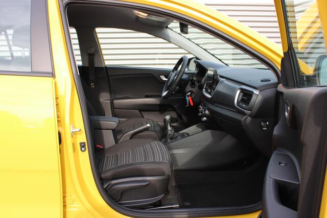 KIA Stonic 1.0 T-GDi MHEV DynamicLine ACHTERUITRIJCAMERA, LICHT METALEN VELGEN, APPLE CARPLAY