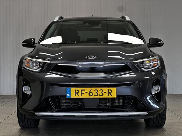 KIA Stonic 1.0 T-GDi DynamicLine/ Trekhaak/ Keyless/ Camera/ 17'' LMV/ Extra getint glas/ Apple + Android/ Lane-Assist./ Navi/ Grootlicht Assist./ Clima/ Cruise/ Elek. pakket/ Isofix/ Bluetooth/ Multi. LEDER. Stuur/ Mistl./ P